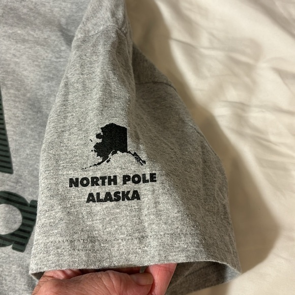 Alaska Mountain Top Adidas Logo TShirt size L - Picture 4 of 7